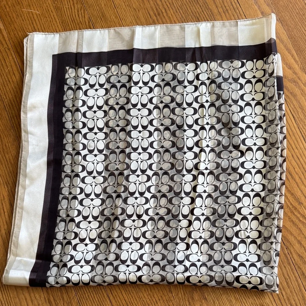 Designer style Scarf - Picture 2 of 4